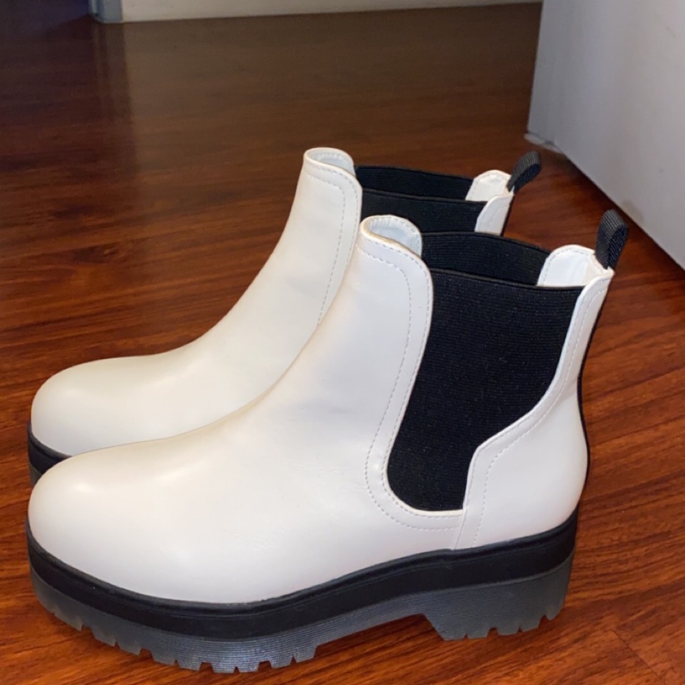 MIA White Platform Chelsea Boots